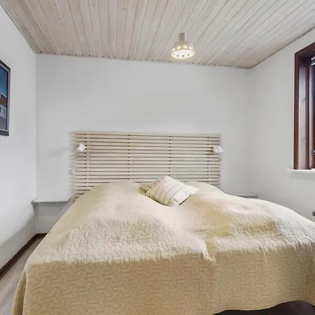 1 Bedroom Lovely In Holiday home *