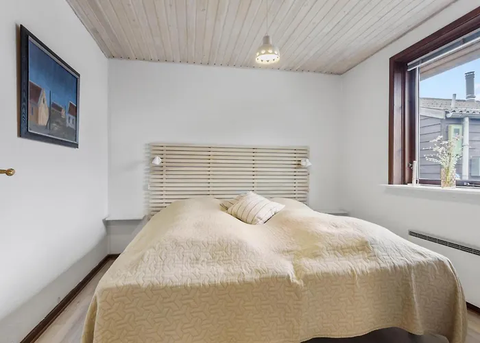 One-bedroom 04 بيت للعطل *